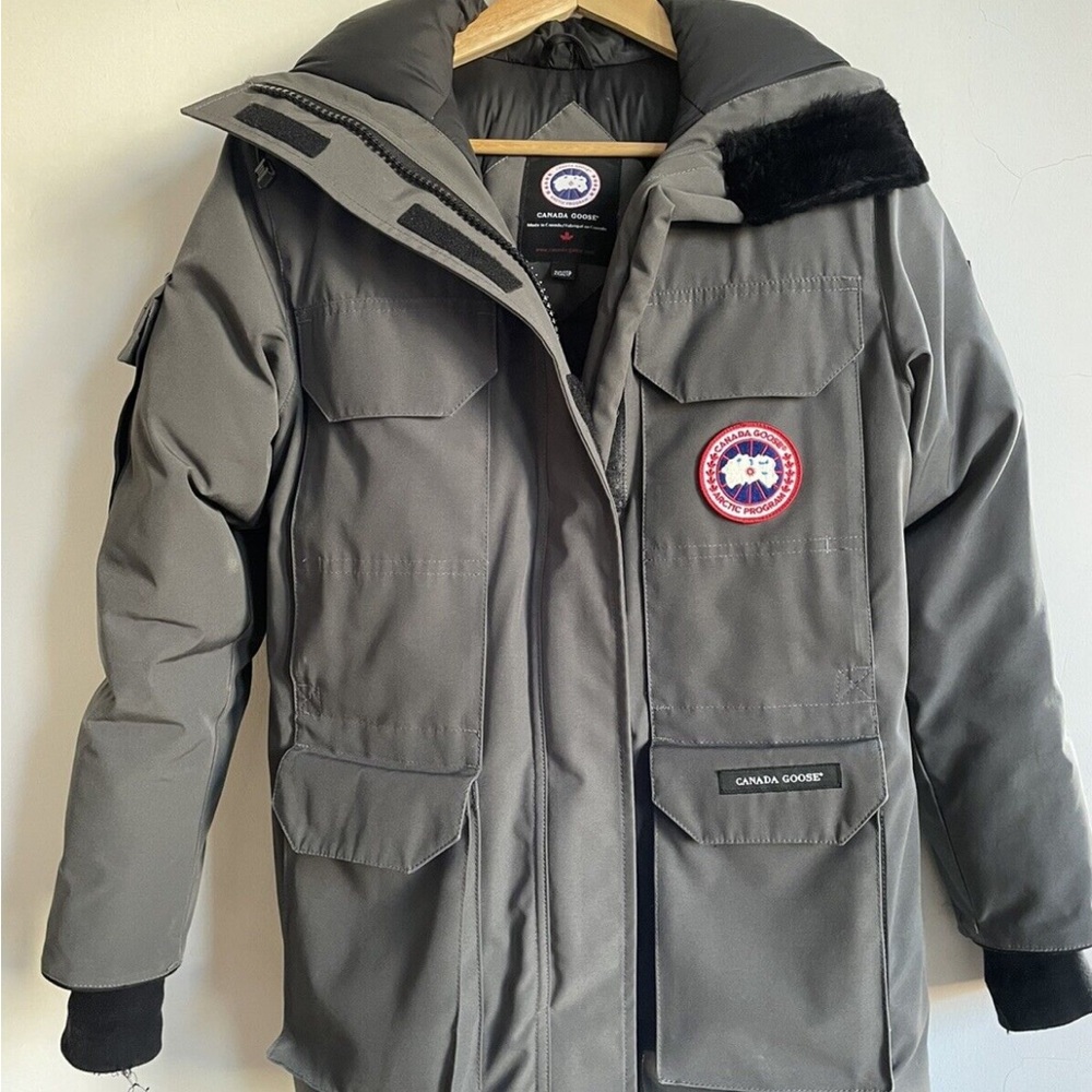 Canada Goose Expedition Parka in Graphite Gray, Size S, Very good-to-excel